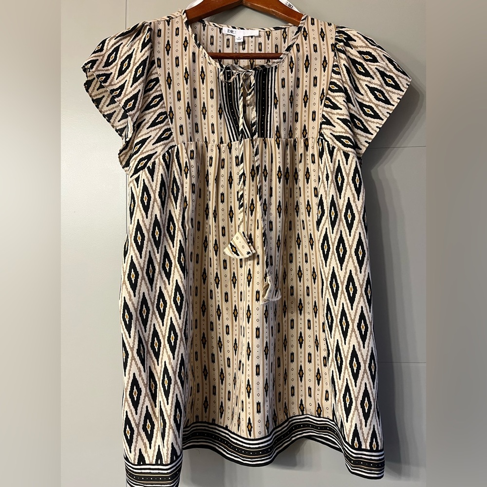 DR2 Black and Cream Patterned Top - Picture 3 of 4